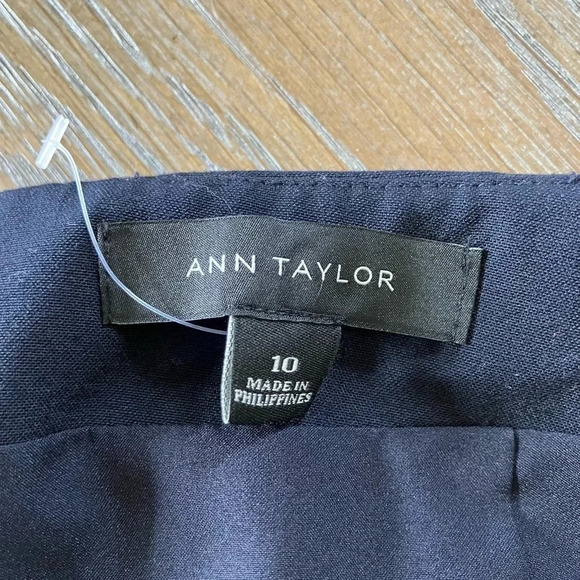 Classic Black Ann Taylor Pencil Skirt - Picture 3 of 6